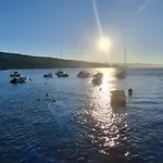 Romantic Beni With Jacuzzi By Guide Villa
