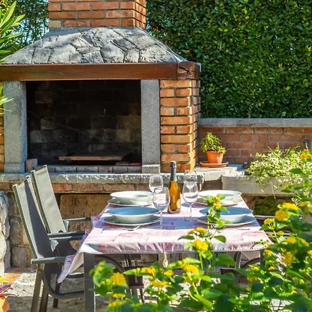 Villa Romantic Beni With Jacuzzi By Guide *
