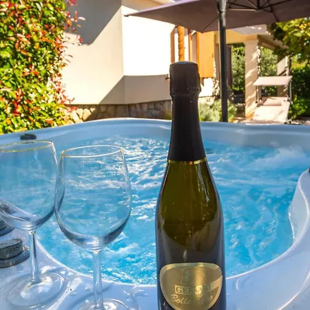 Vila Romantic Beni With Jacuzzi By Guide *